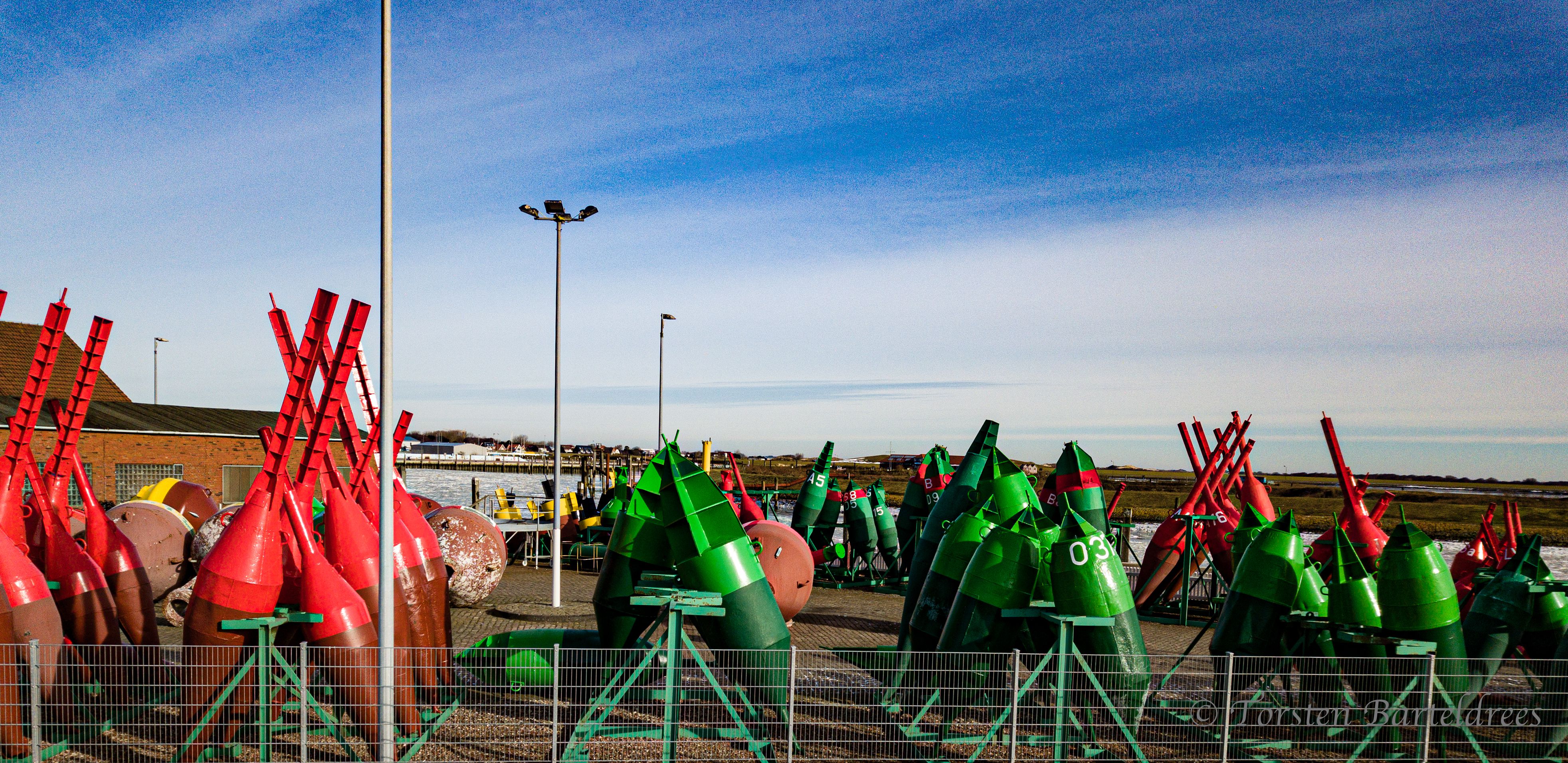 Bojen am Tonnenhof Hafen Norderney